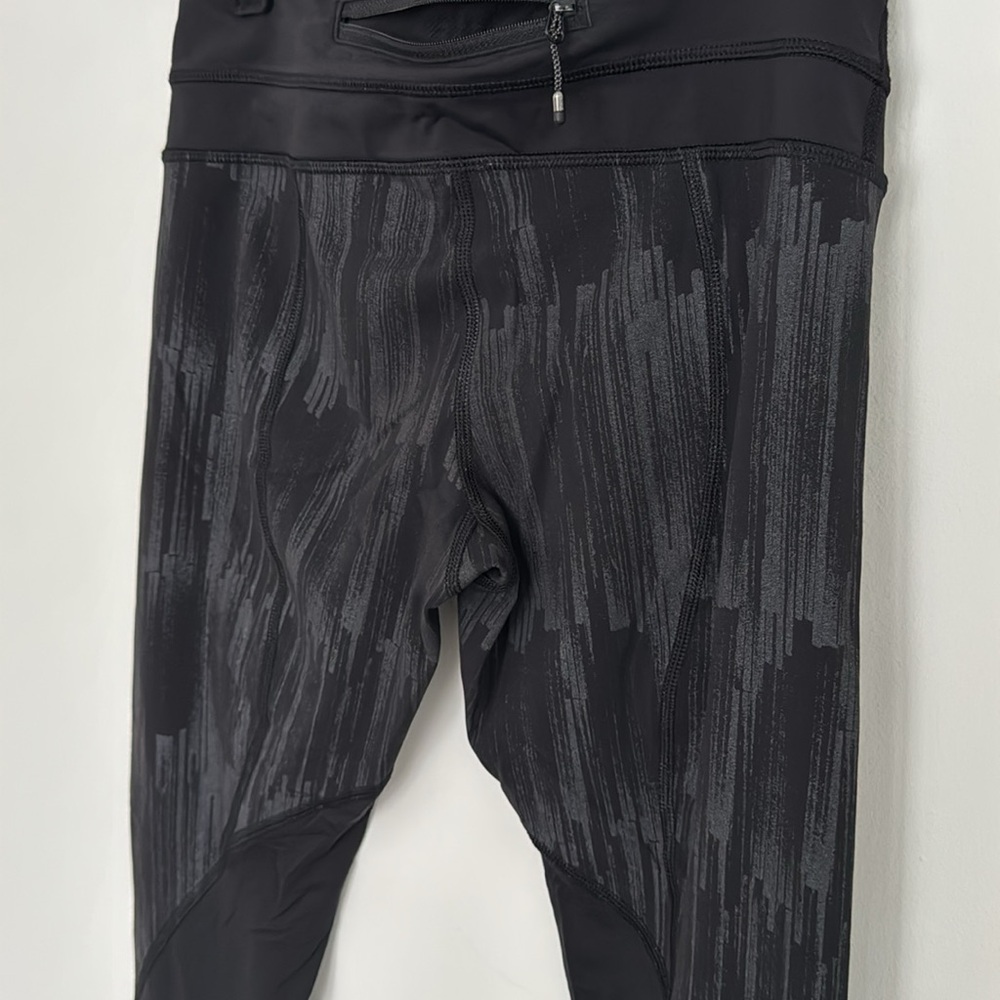 Lululemon Cropped Leggings, Black - Size 4 - Picture 6 of 6